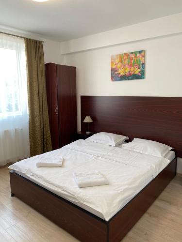 Standard Double/Twin Room image 4