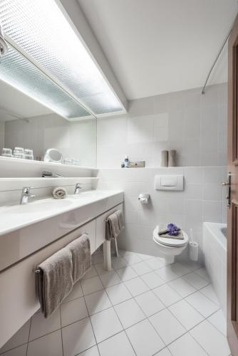 2 bedrooms, 3 beds