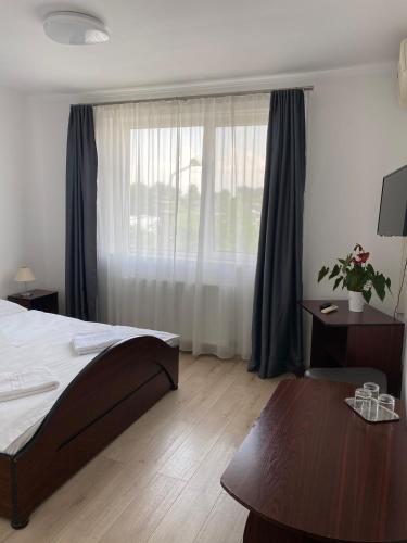 Standard Double/Twin Room image 5