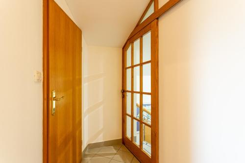 Вхід, Apartment in the Village in Петровче