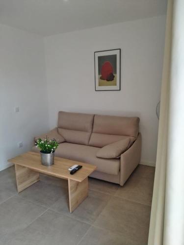 One-Bedroom Apartment with Double Bed image 3