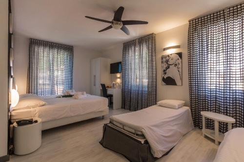 Hotel Riviera - image 2