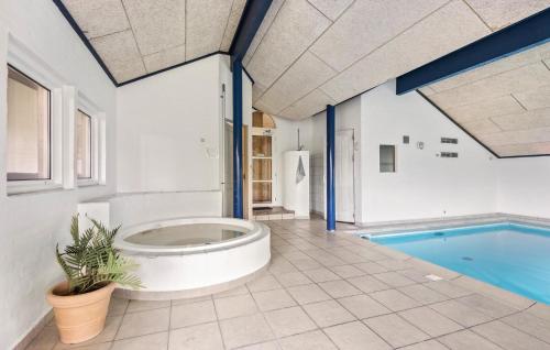 مسبح, Holiday Home Fædriften in Vejers Strand