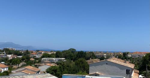 Appartement dans Villa a Antibes avec Vue Mer in Maure