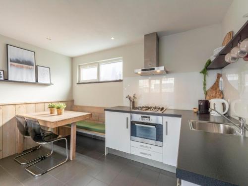 кухня, Holiday Home in Callantsoog near Beach in Калантсог