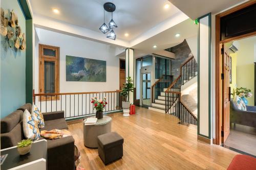 Square Villa Hoi An near Ginkgo T-Shirts Store Le Loi