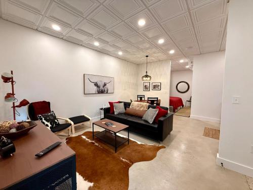 Restful Remedy in Downtown & Historic Pilot Mountain Apartment