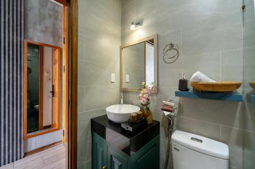 room detail thumbnail 2