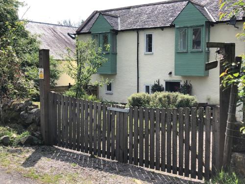 Corlae Cottage, mountain and forest views in Carsphairn