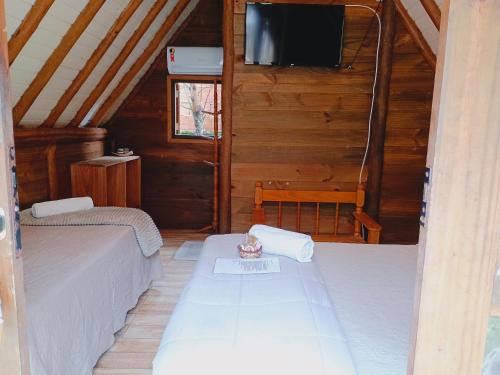 1 double bed, 1 twin bed