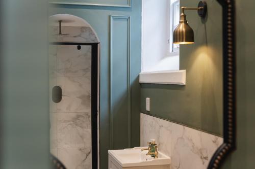 Royal Mile Apartments - image 6