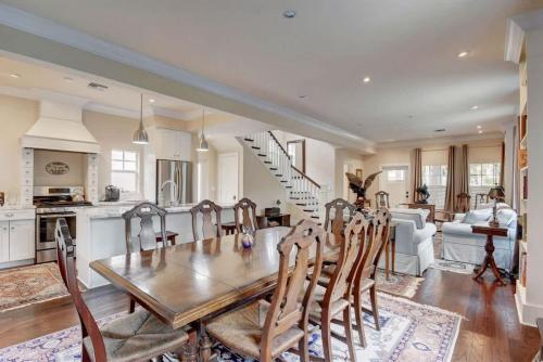 Grey Mist - Modern 3bd-2ba on Quiet Street - image 12
