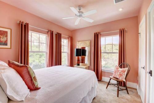Grey Mist - Modern 3bd-2ba on Quiet Street - image 7