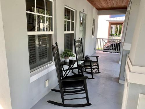 Grey Mist - Modern 3bd-2ba on Quiet Street - image 9