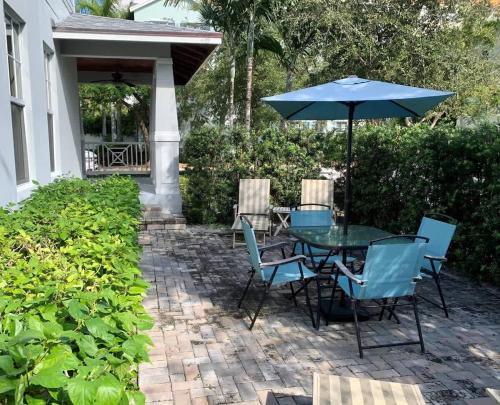 Grey Mist - Modern 3bd-2ba on Quiet Street - image 11