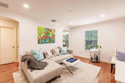 Key Lime Bungalow 2 BD 1 BA with private pool in West Palm Beach, USA
