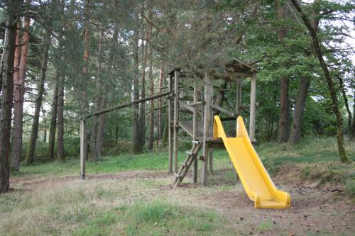 Parque infantil, La Ptite Ferme de Caro in Correze