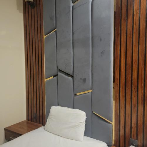 White Palace Hotel - image 4