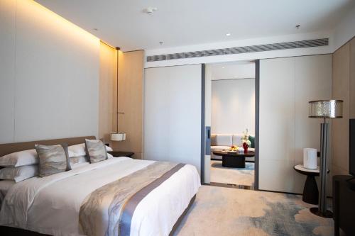 Suite, business, grand