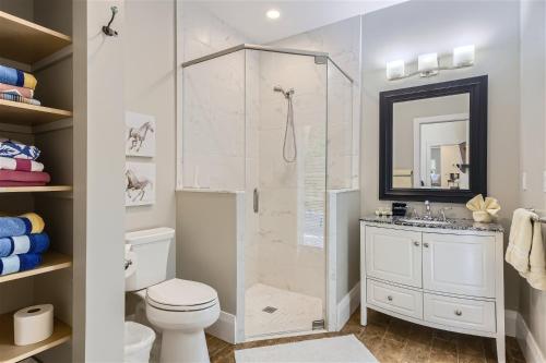 Palm Beach Oasis - 3bd3ba - Private Pool & Parking - image 11