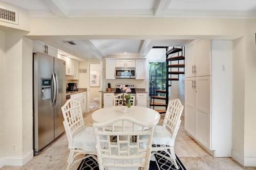 The Blue Pearl 2bd 2br Private Pool and Garden in West Palm Beach, USA