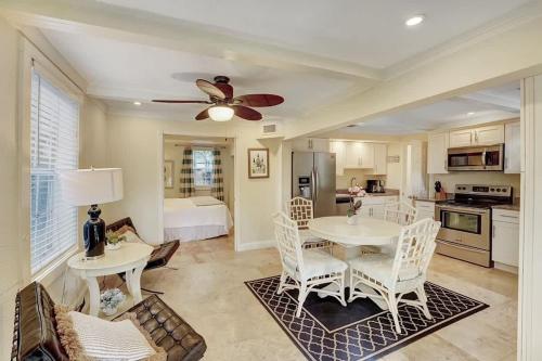 The Blue Pearl 2bd 2br Private Pool and Garden in West Palm Beach, USA