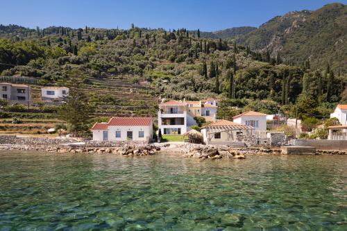 Livadaki Elegant Seaside Apartment in Other