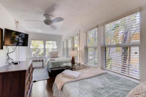 The Periwinkle House - 4bd-2ba - Sleep 10 - image 10