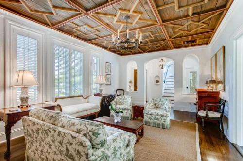 Villa Blanca - 4bd-3ba - Private Pool - Parking - image 13