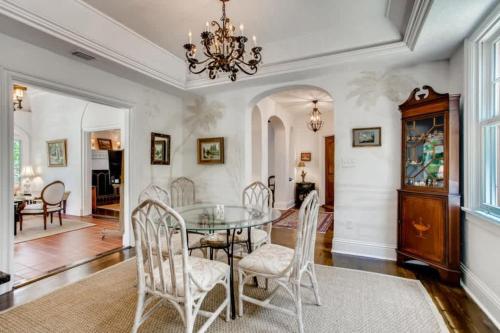 Villa Blanca - 4bd-3ba - Private Pool - Parking - image 12