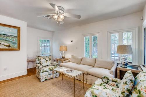 Villa Blanca - 4bd-3ba - Private Pool - Parking - image 12