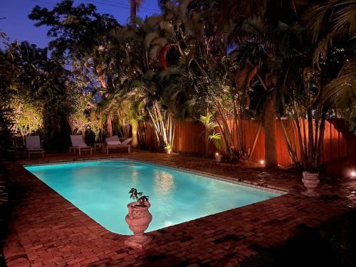 Villa Blanca - 4bd-3ba - Private Pool - Parking - image 14