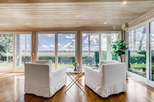Villa Dolce Vita - Luxuriate in Sweeping Intracoastal Views of Palm Beach in Palm Beach International Airport