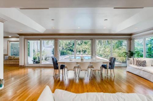 Villa Dolce Vita - Luxuriate in Sweeping Intracoastal Views of Palm Beach in Palm Beach International Airport