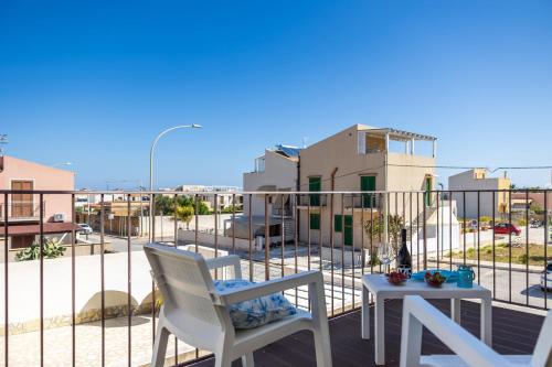 Two-Bedroom Apartment with Balcony and Terrace image 3