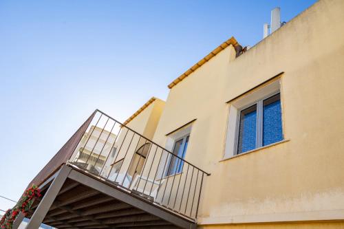Two-Bedroom Apartment with Balcony and Terrace image 2