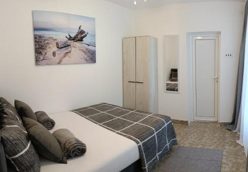 One-Bedroom Apartment image 10