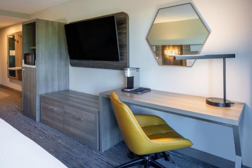 Holiday Inn Express and Suites Newberry an IHG Hotel - image 13