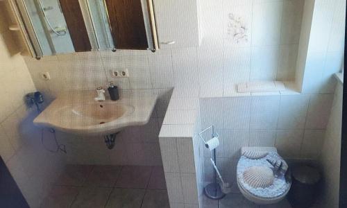 浴室, Ferienwohnung Hüttenholzstraße (Ferienwohnung Huttenholzstraße) in 伊爾梅瑙