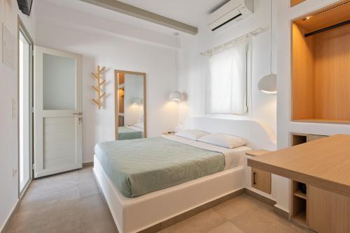 Sunset Studios & Rooms in Antiparosa