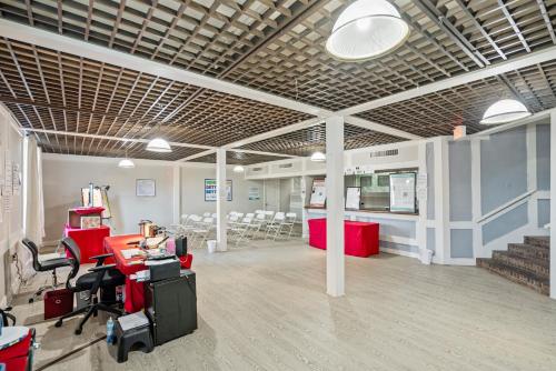 會議室/宴會廳, 科瑞特普拉斯套房-威奇托西機場 (Coratel Plus Suites  Wichita West Airport) in 威奇塔 (KS)