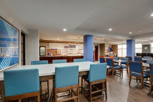 Restaurant, Holiday Inn Express Hotel & Suites- Gadsden By IHG in Gadsden (AL)