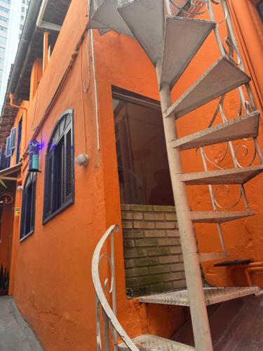 Pinheiros Hostel & Food near สถาบันศิลปะโทะมิเอะ โอตะเกะ