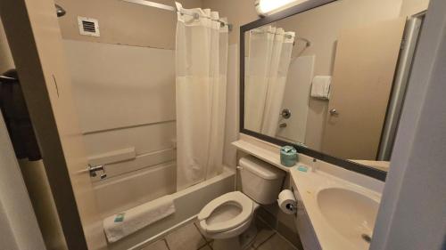 Copley Inn & Suites Copley - Akron - image 9