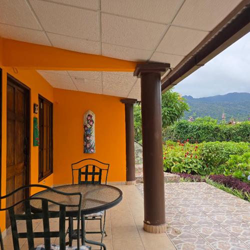 El Santuario Ecolodge - Hotel & Dorms in Los Naranjos