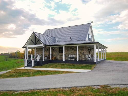 . Peletah Escape – Peaceful Bluegrass Getaway