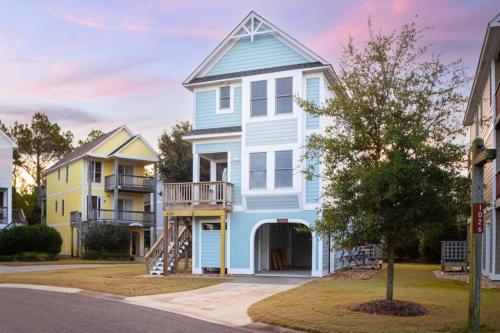 Walk to Beach Hot Tub Resort with Community Pool