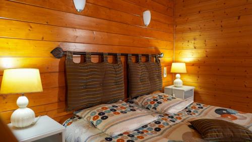 1 queen bed, 1 sofa bed