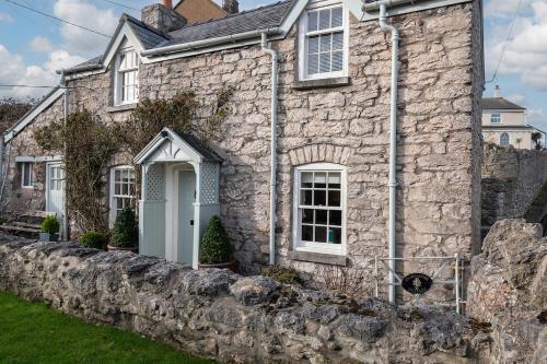 Storehouse Cottage in Penrhyn Bay