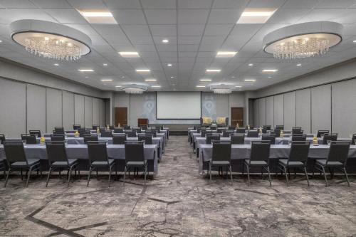 Holiday Inn Coralville - Iowa City By IHG - 회의실/연회장